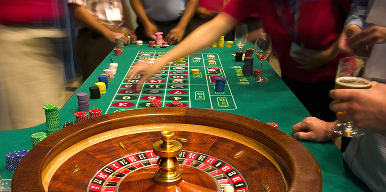 Ruleta y fichas en un casino de México